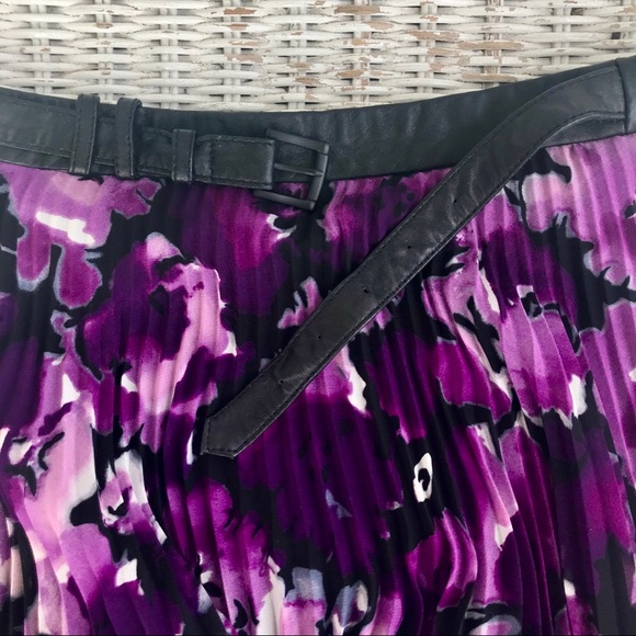 🆕NWOT {BCBGeneration} Purple Floral Micro-pleat Mini Swing Skirt • Size 8 - Picture 5 of 8